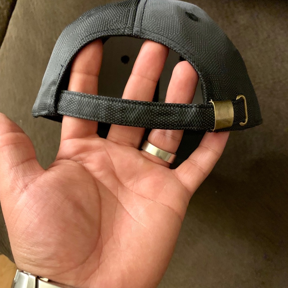Men’s cap - Picture 2 of 2